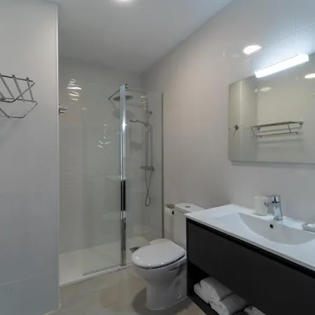 Comfortable Cristianos. Free Wifi. *