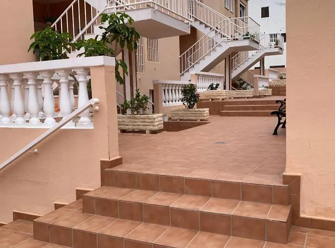 Comfortable Cristianos. Free Wifi. דירה