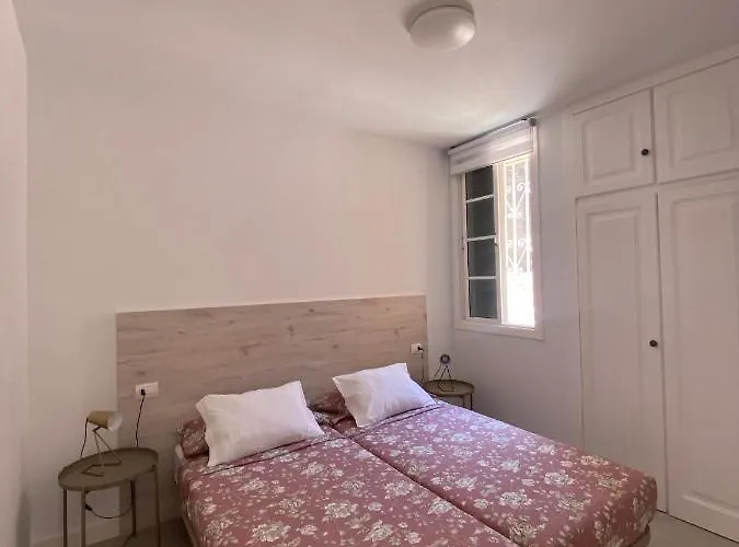 Comfortable Cristianos. Free Wifi. *