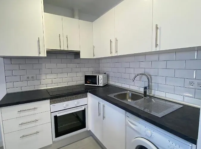 Comfortable Cristianos. Free Wifi. * ארונה