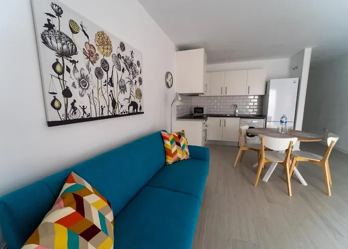 Comfortable Cristianos. Free Wifi.