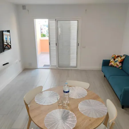 Comfortable Cristianos. Free Wifi. Apartamento