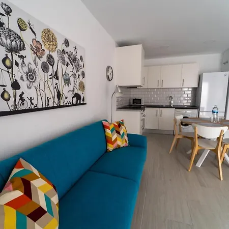 Comfortable Cristianos. Free Wifi.