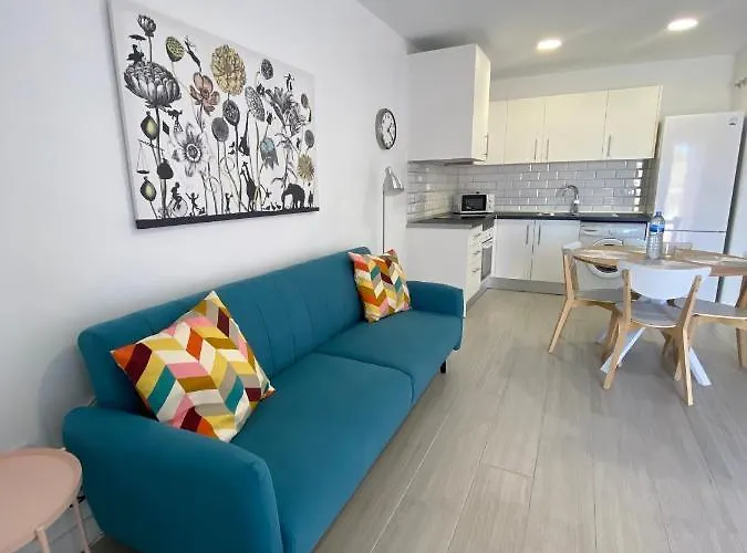 Comfortable Cristianos. Free Wifi.